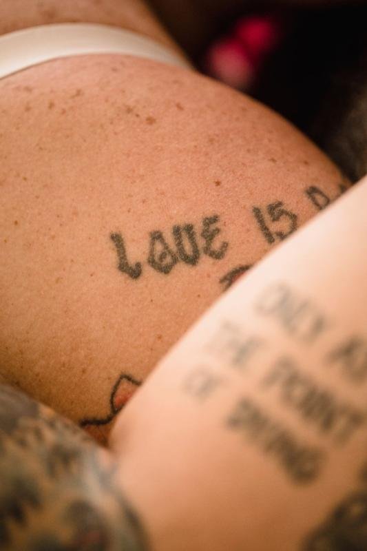 Lettering piece, Upper arm