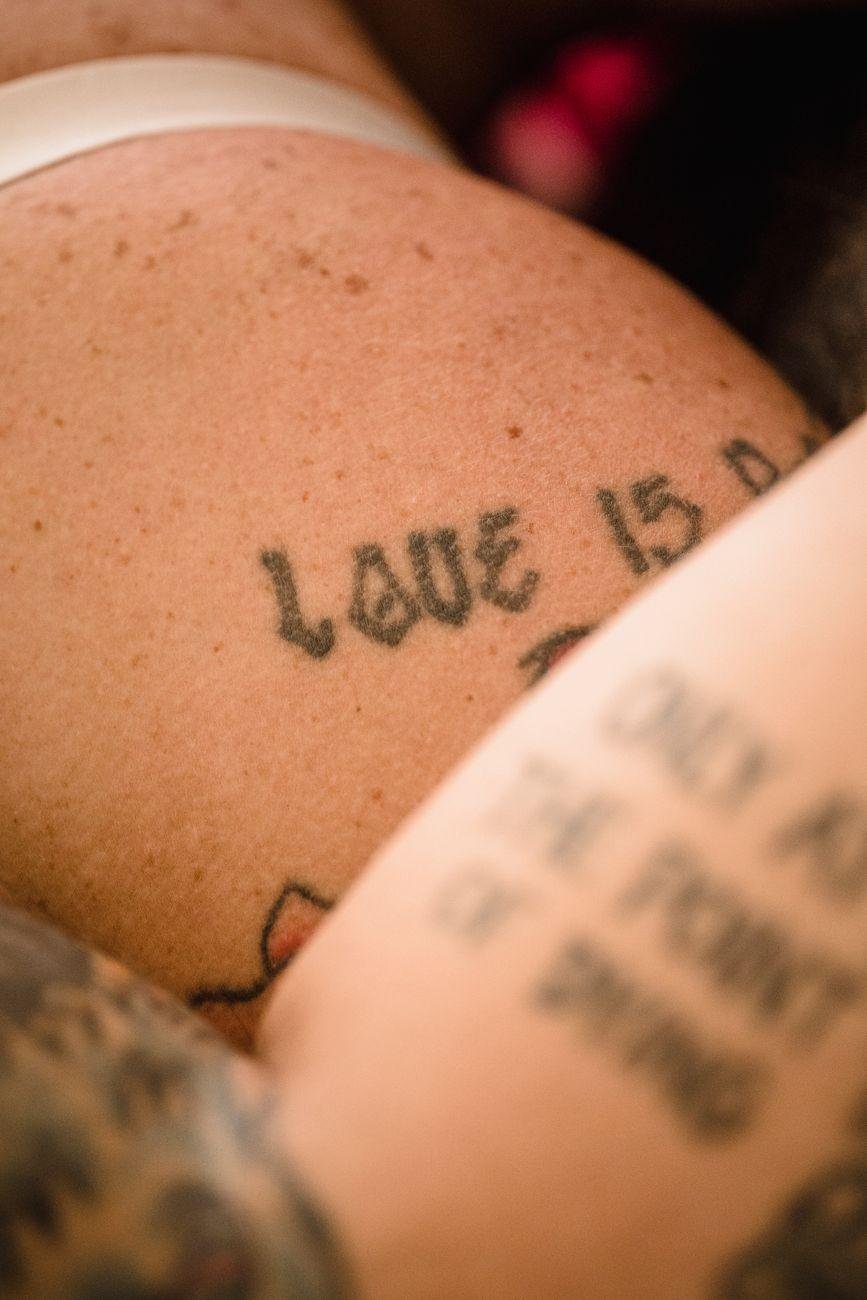 Lettering piece, Upper arm