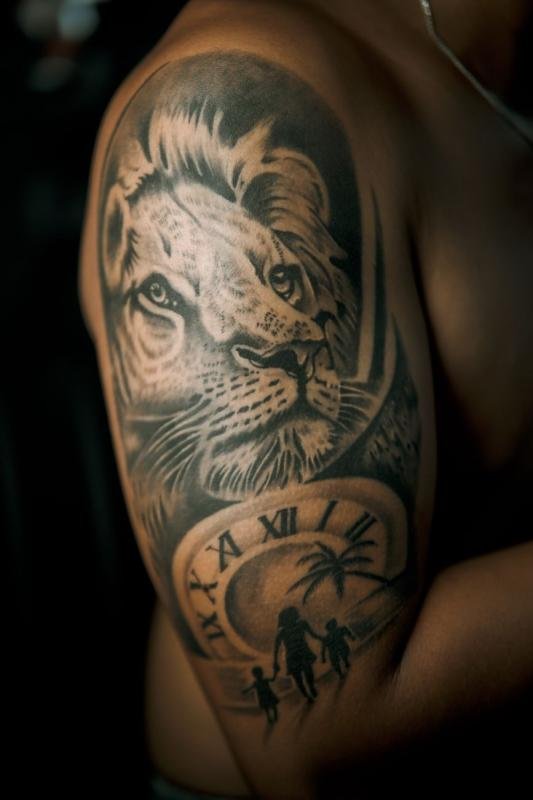 Realism piece, Chest
